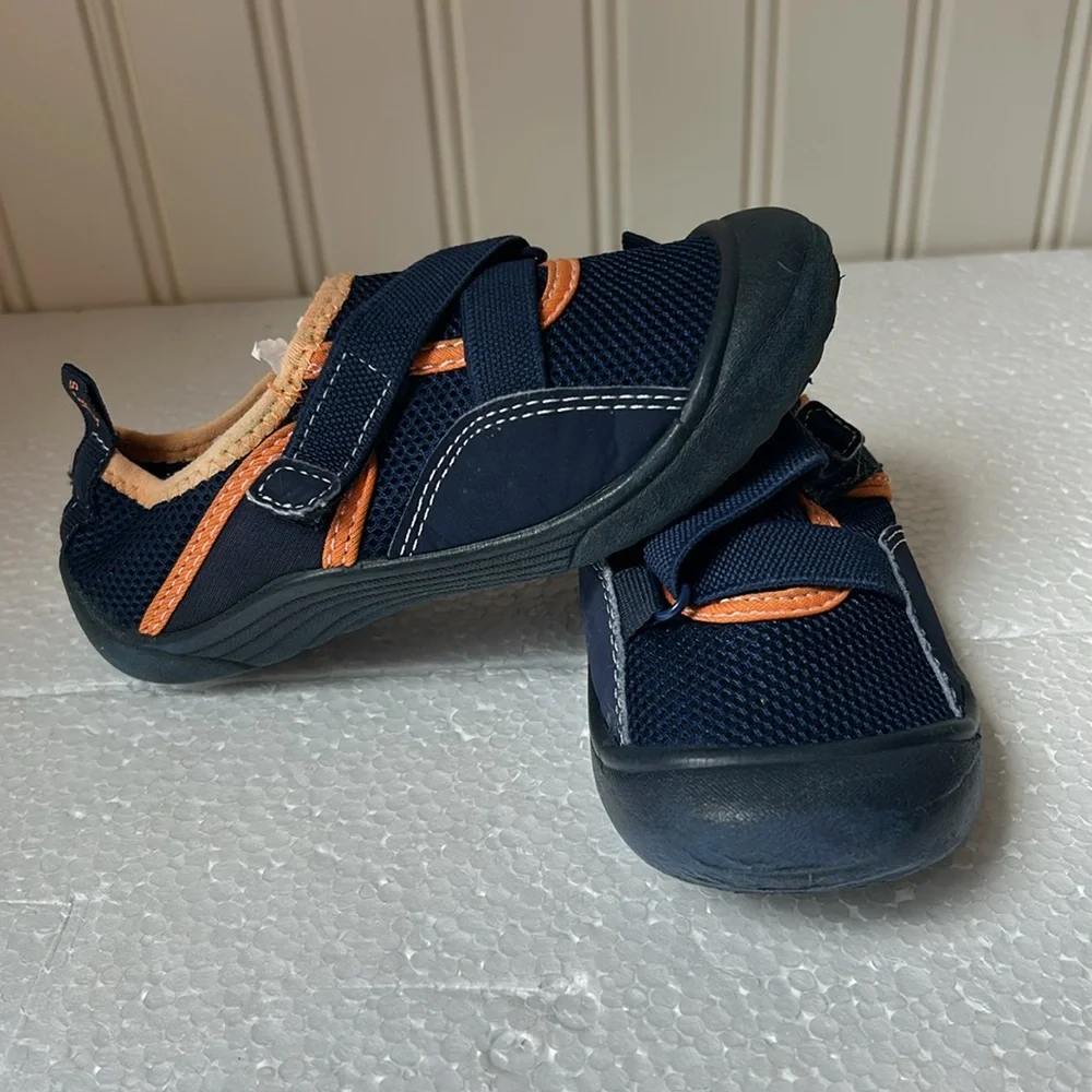 Carter’s kids Water Swimmers Shoes mesh adjust strap cushion insole boys size 11